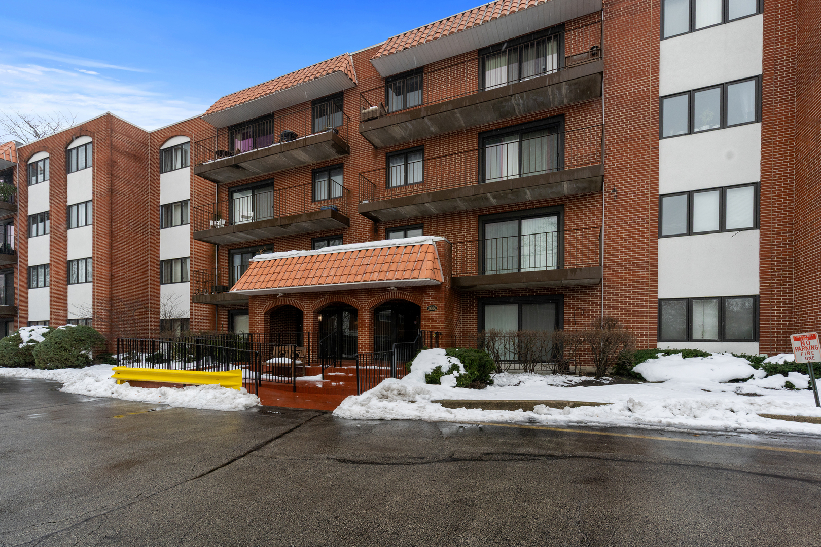 2086 Saint Johns Avenue #306, Highland Park, IL 60035