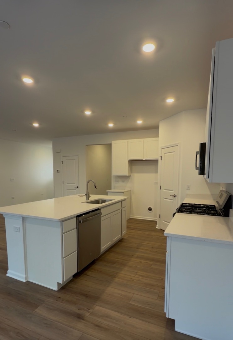 10232 McMahon Way #10232, Huntley, IL 60142