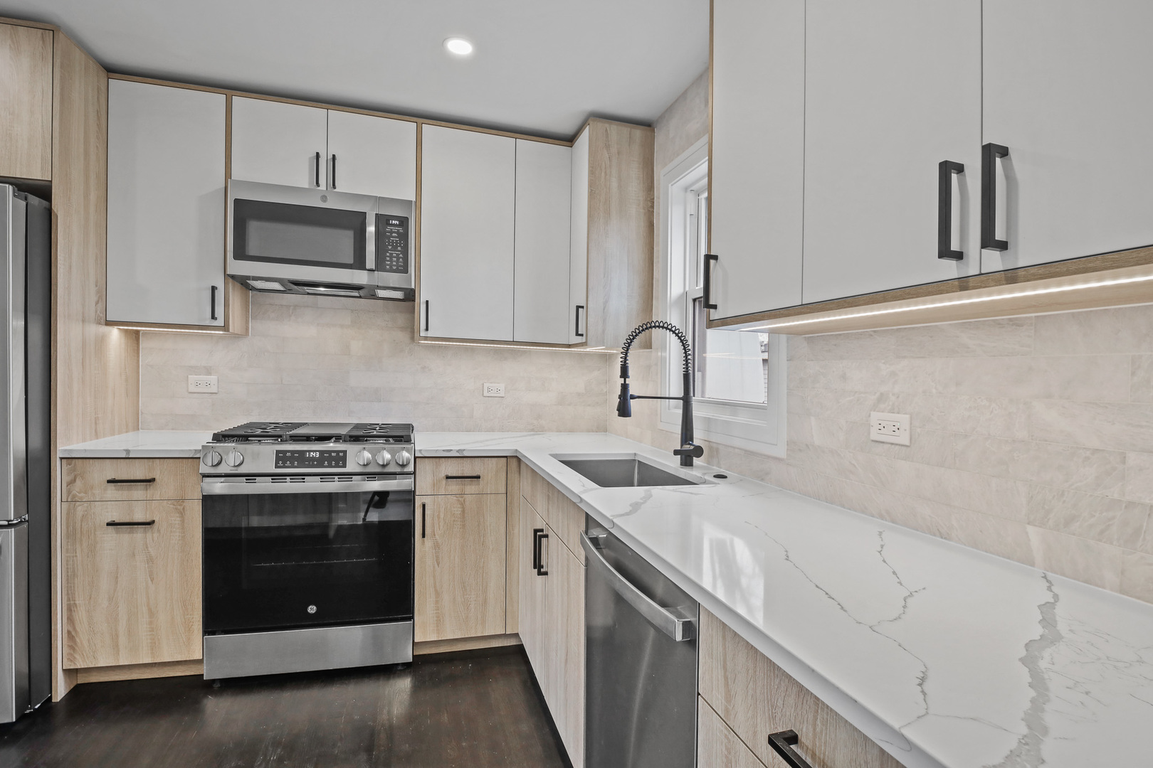 212 N Louis Street, Mount Prospect, IL 60056