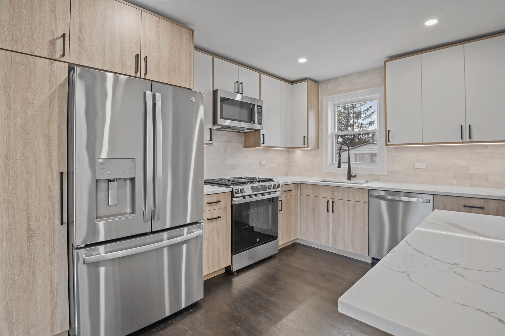 212 N Louis Street, Mount Prospect, IL 60056