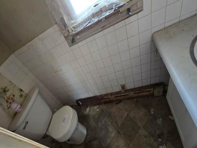 15612 Turlington Avenue, Harvey, IL 60426