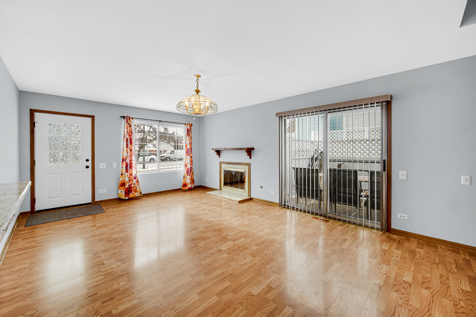 369 Gregory Street, Aurora, IL 60504