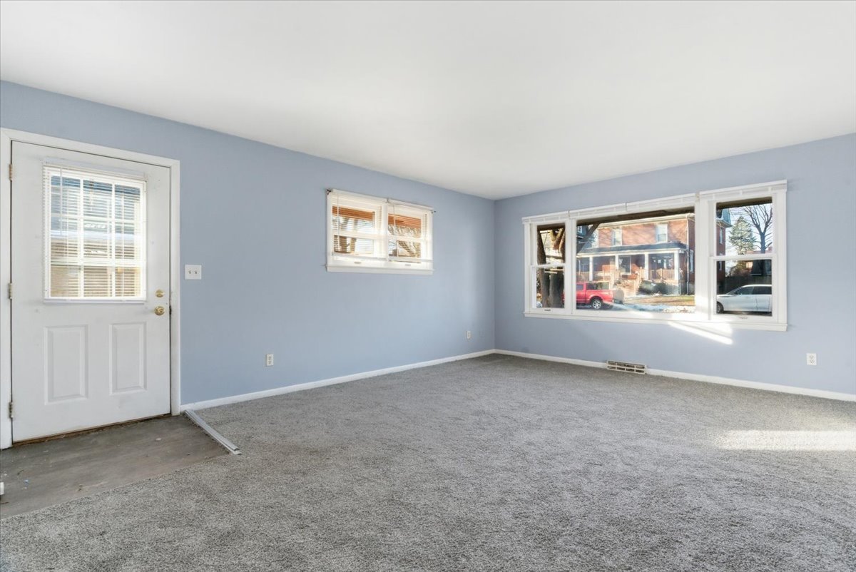 2311 Elisha Avenue, Zion, IL 60099