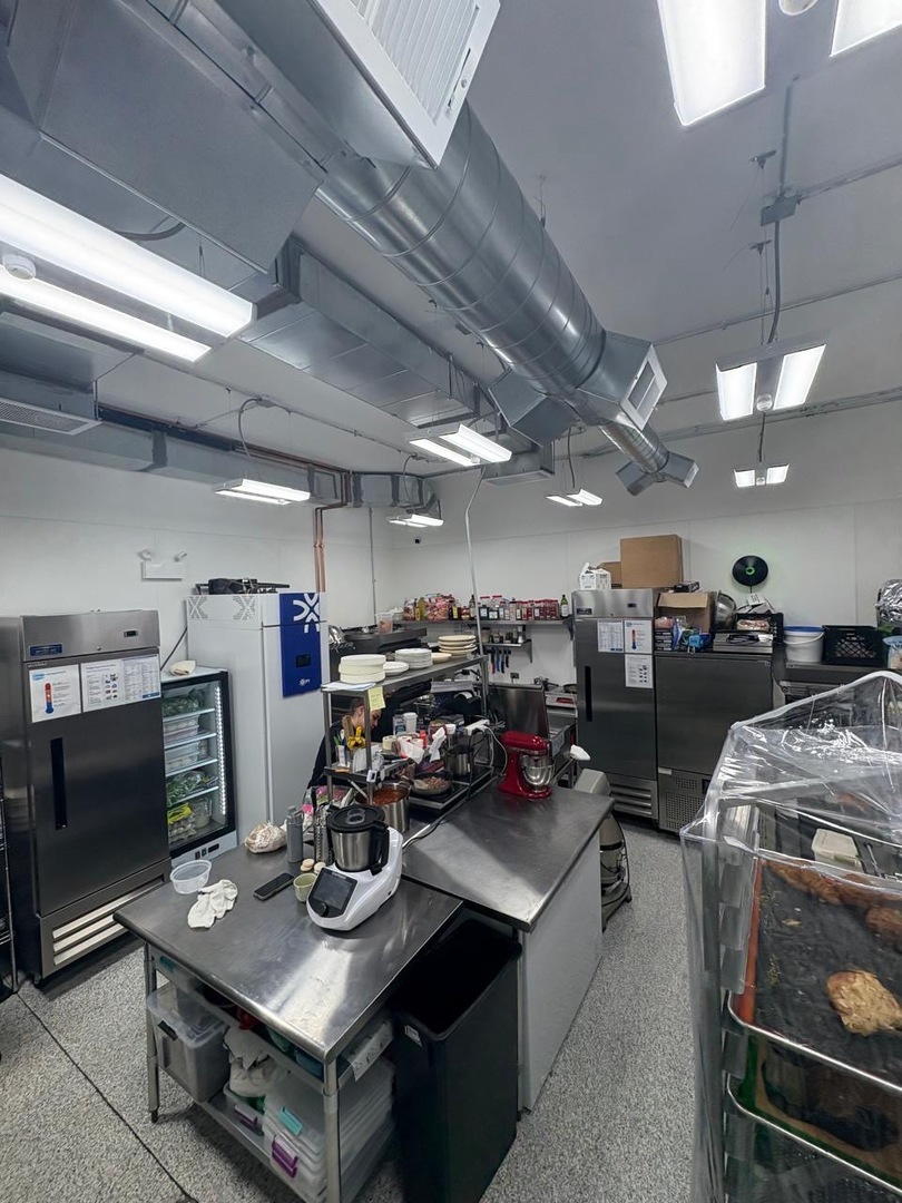 3056 N Lincoln Avenue #1, Chicago, IL 60657