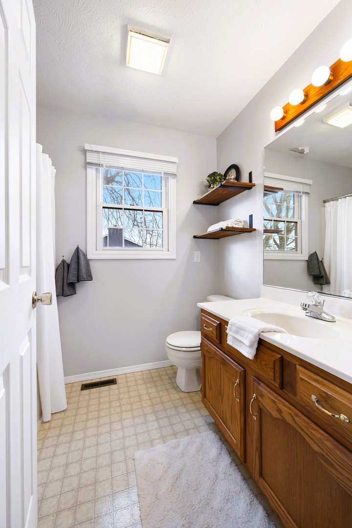 9 Blue Lake Court, Bloomington, IL 61704