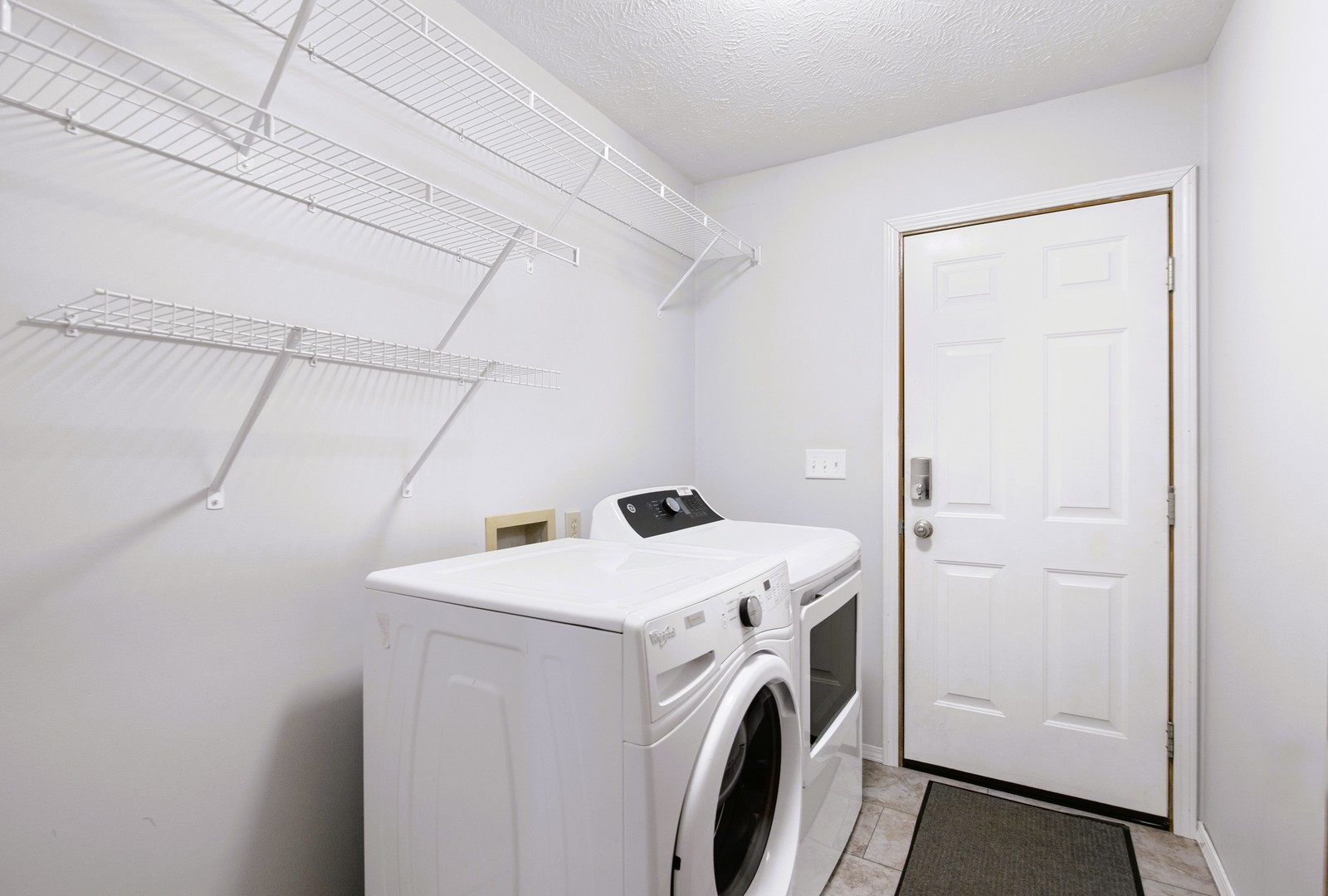 9 Blue Lake Court, Bloomington, IL 61704