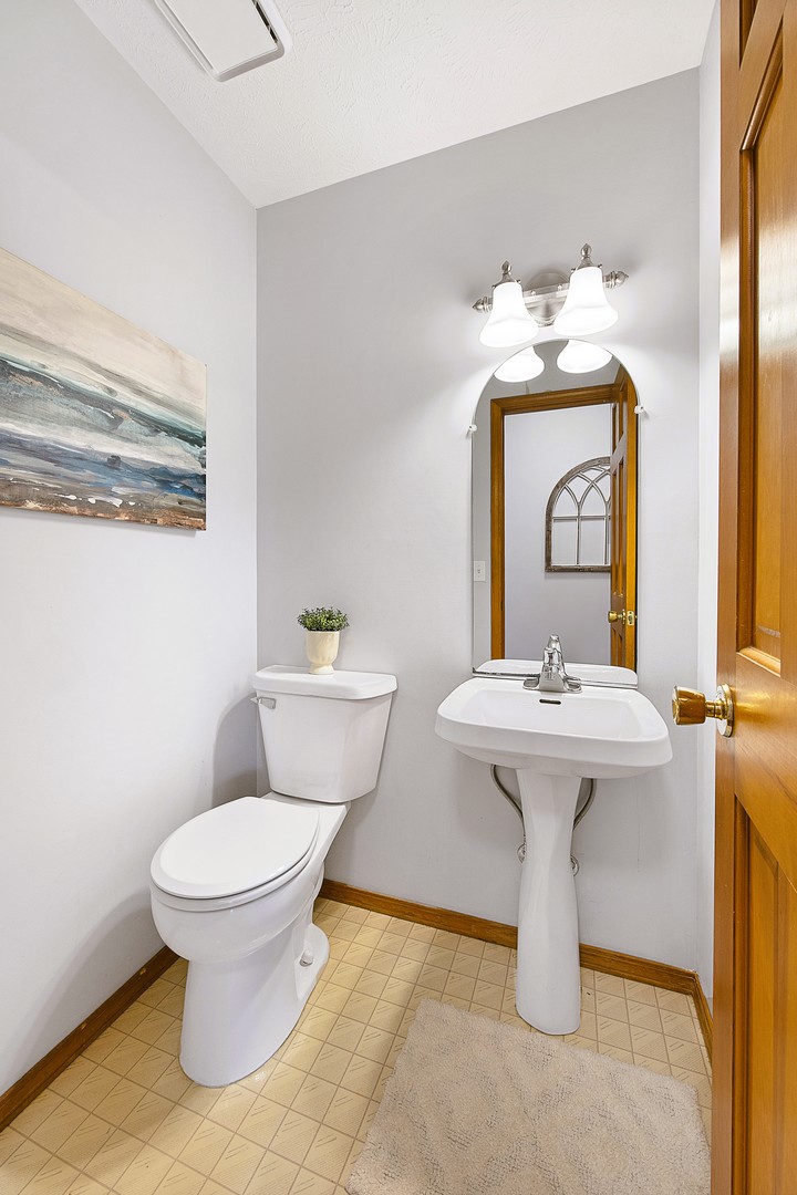 9 Blue Lake Court, Bloomington, IL 61704