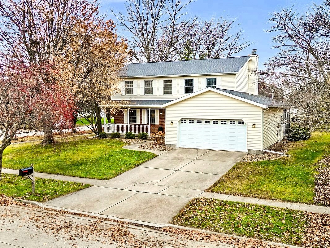 9 Blue Lake Court, Bloomington, IL 61704