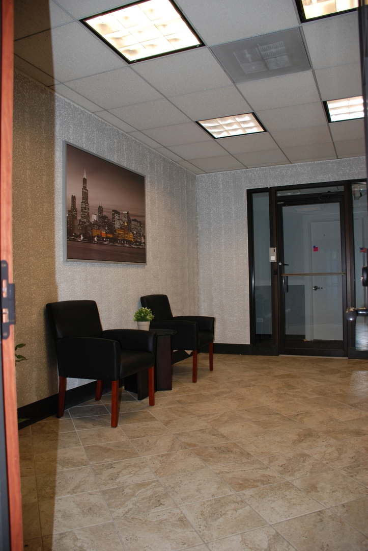 5900 S Archer Road #114, Summit, IL 60501