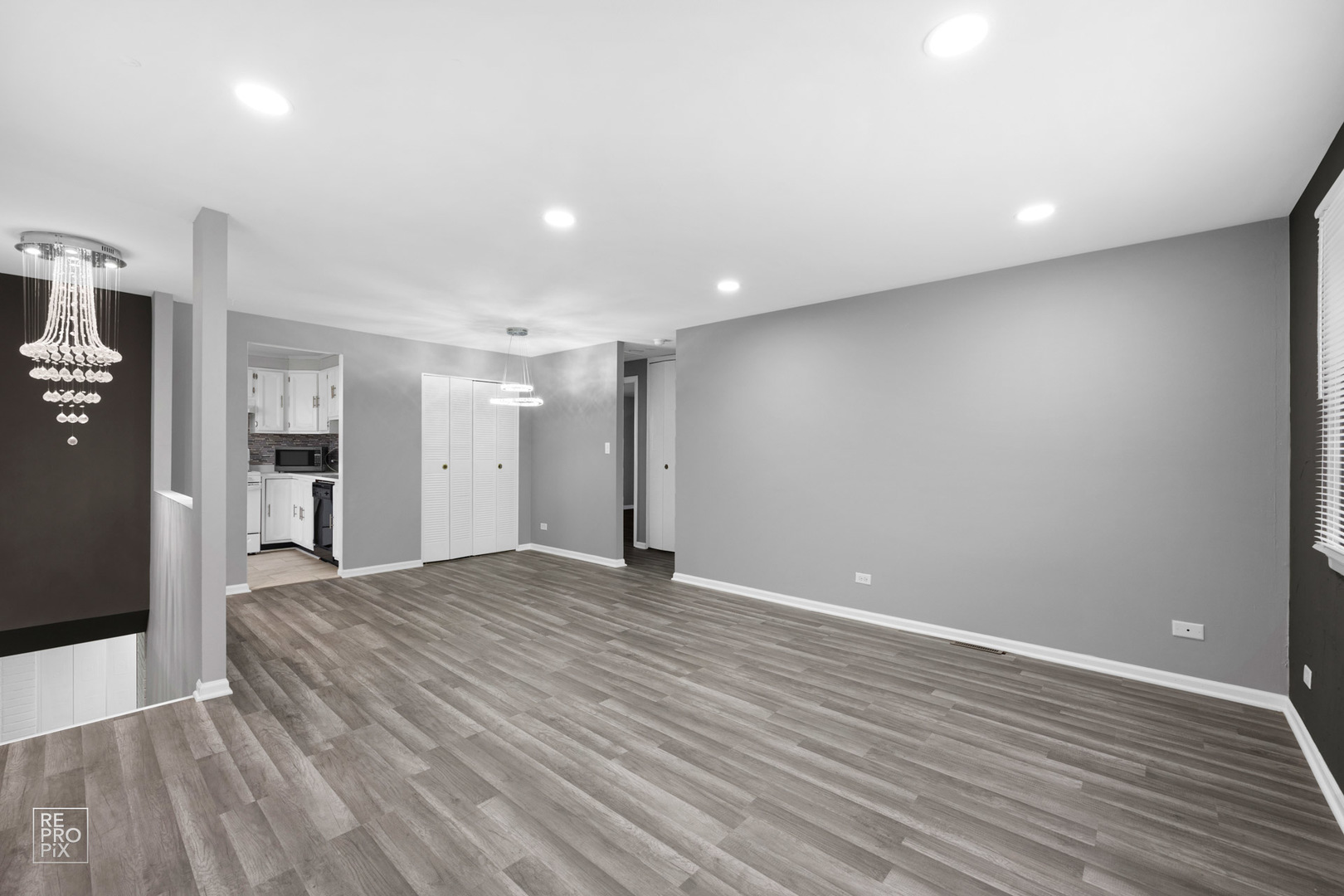 115 Millbrook Lane #115, Schaumburg, IL 60193