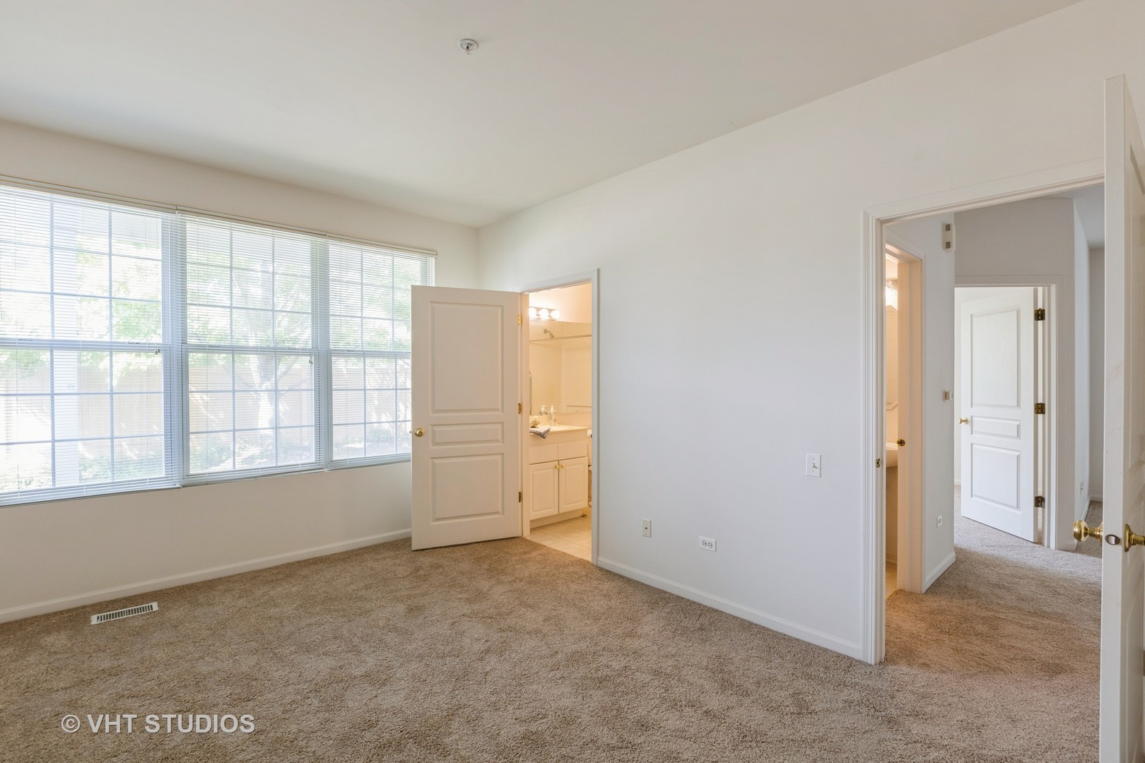 4 Arboretum Drive, Lombard, IL 60148