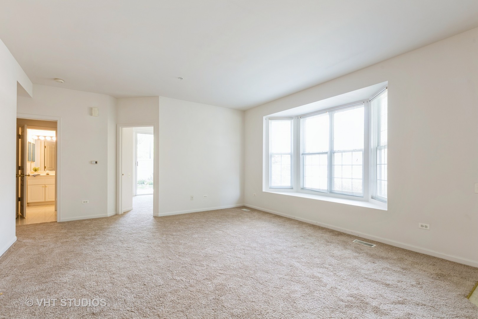 4 Arboretum Drive, Lombard, IL 60148