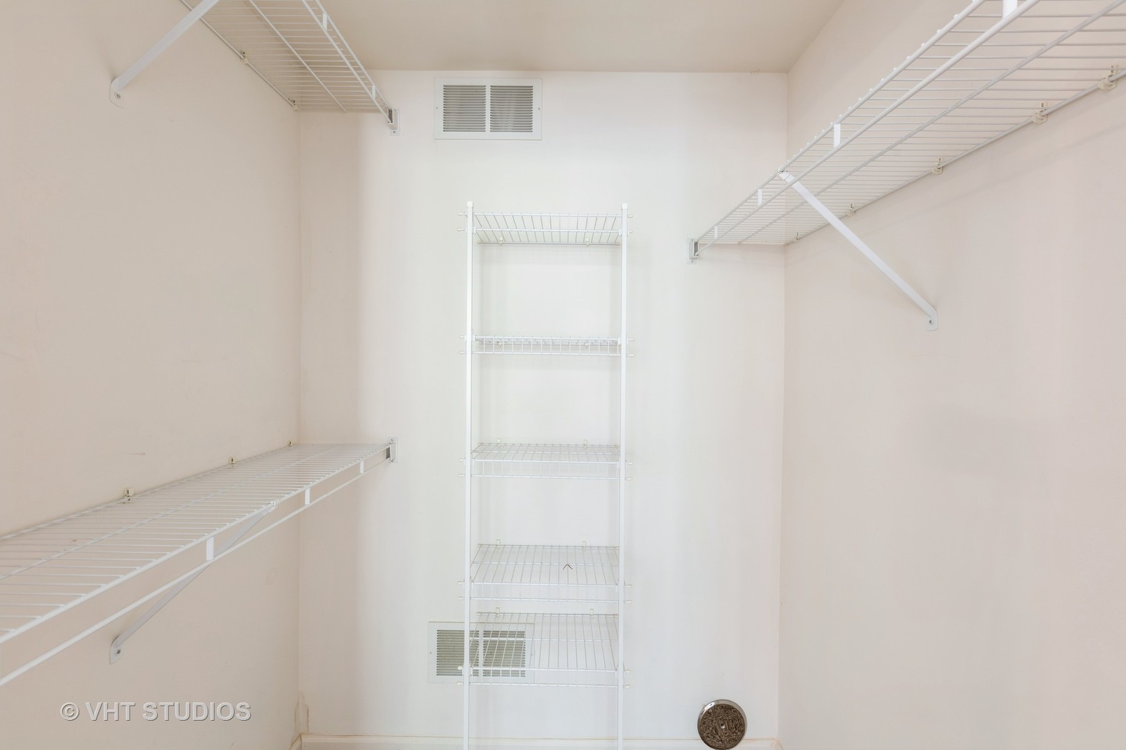 4 Arboretum Drive, Lombard, IL 60148