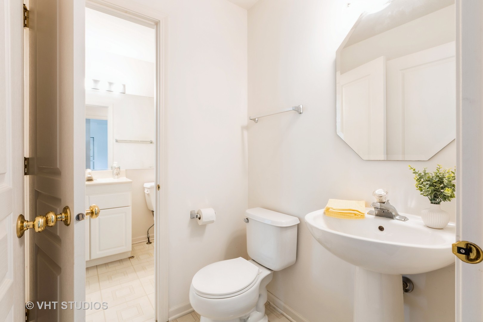 4 Arboretum Drive, Lombard, IL 60148