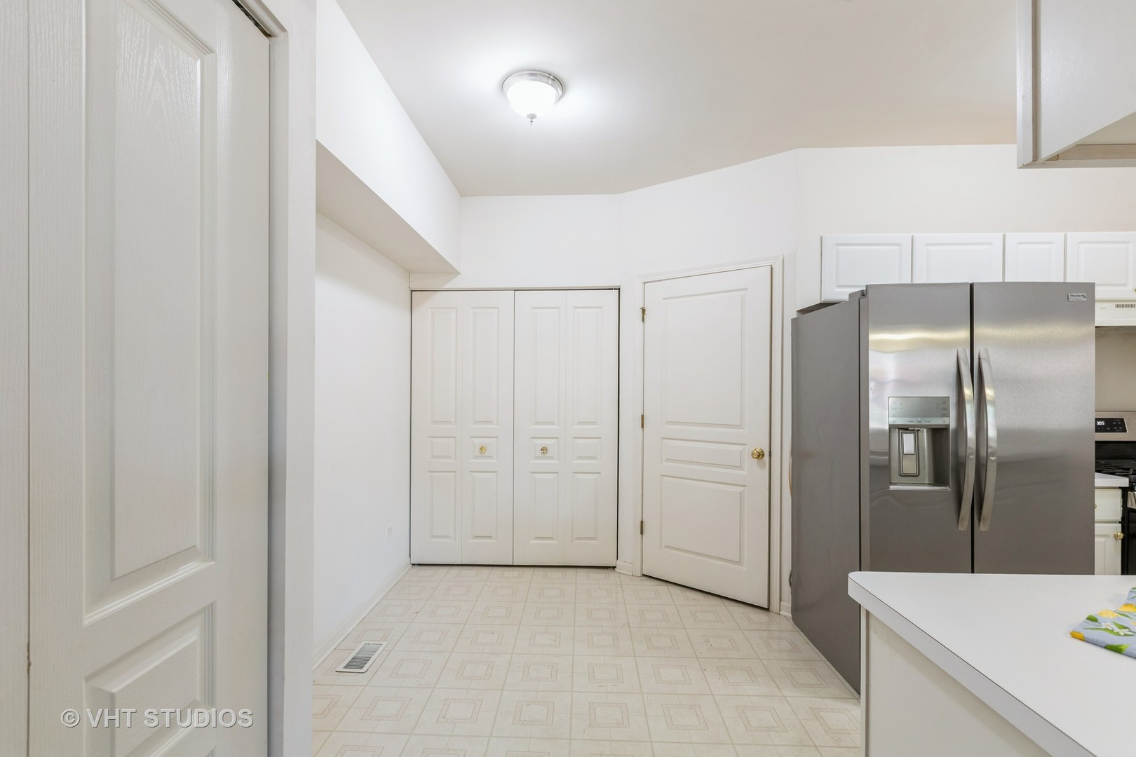 4 Arboretum Drive, Lombard, IL 60148