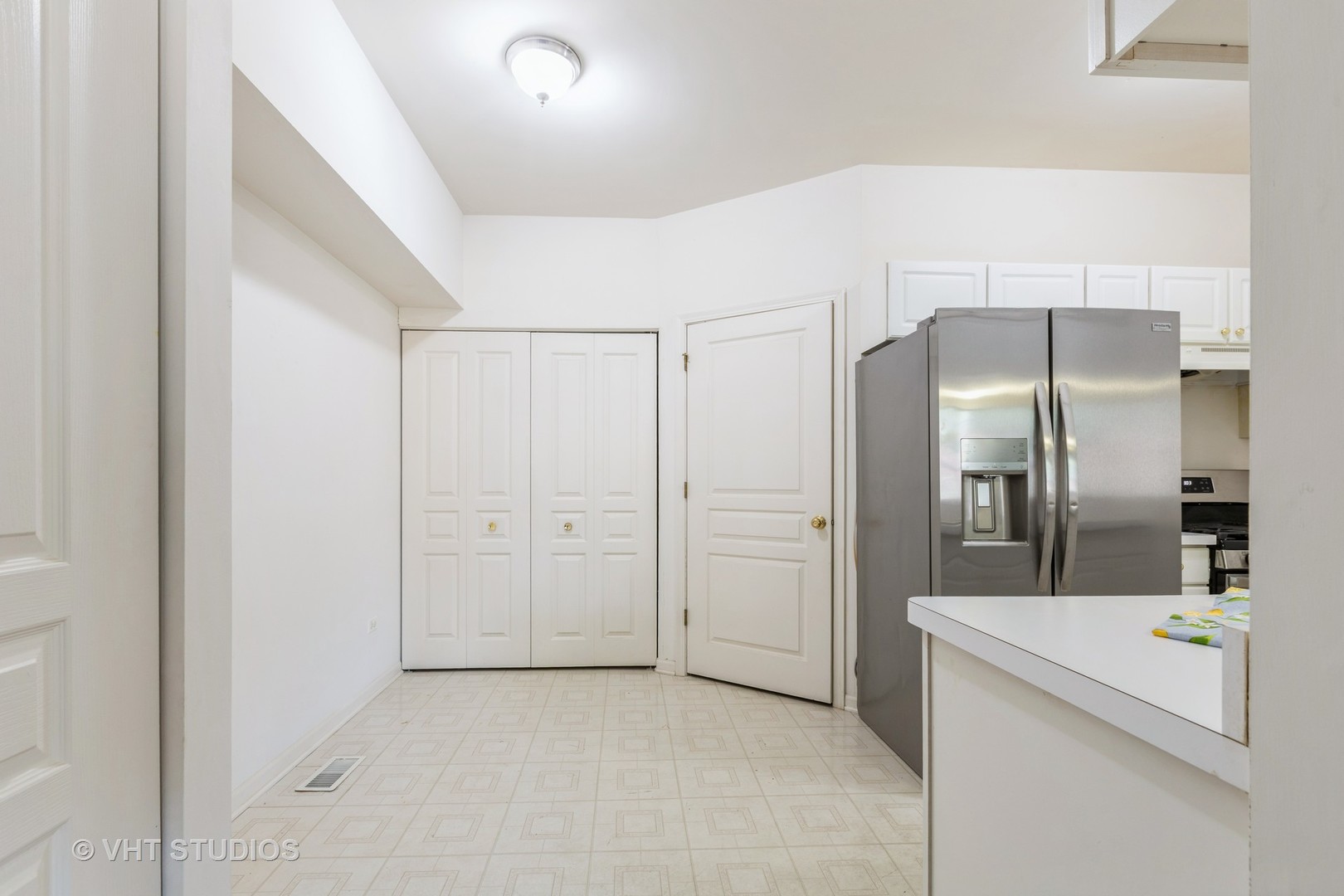 4 Arboretum Drive, Lombard, IL 60148