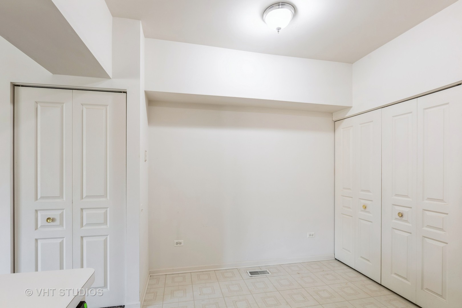 4 Arboretum Drive, Lombard, IL 60148