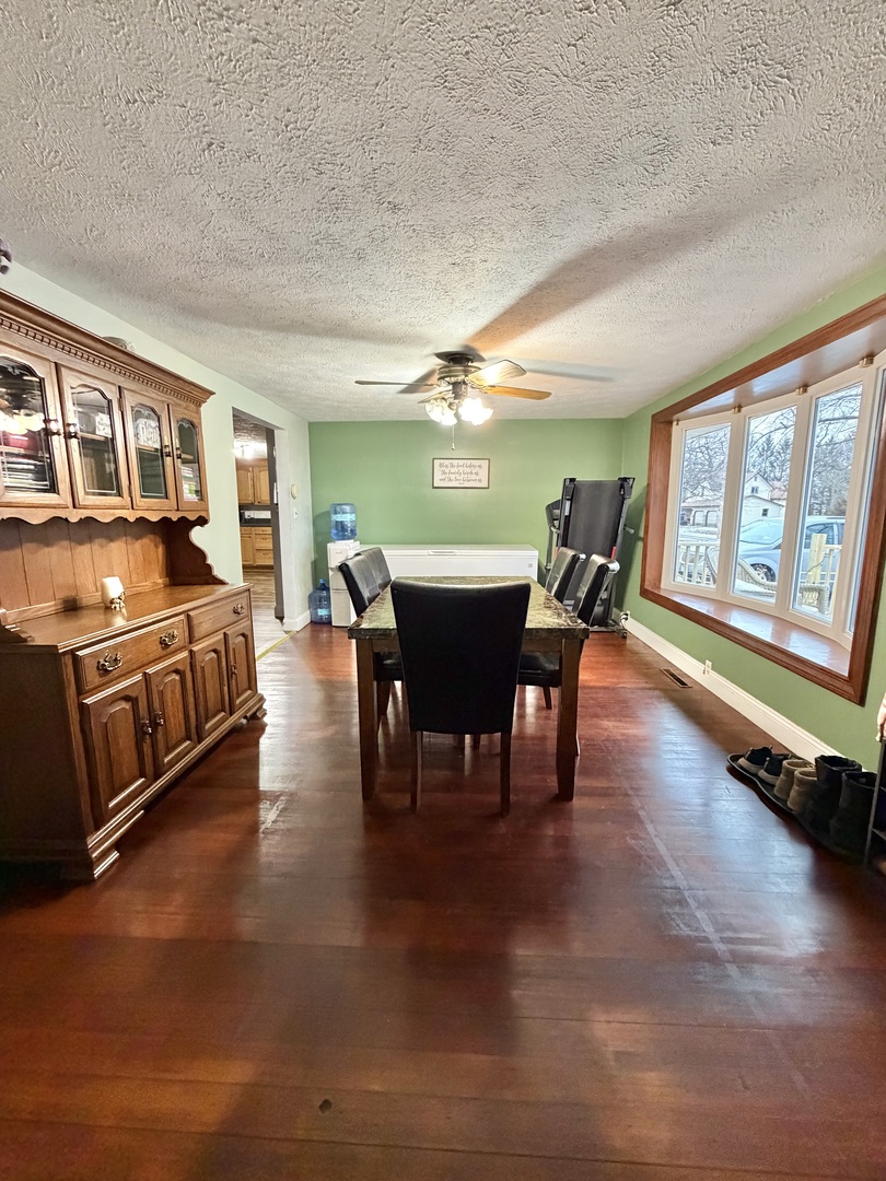 811 E Maple Street, Chatsworth, IL 60921