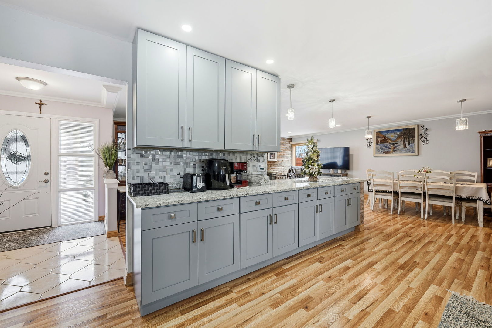 172 CORNELL Avenue, Des Plaines, IL 60016