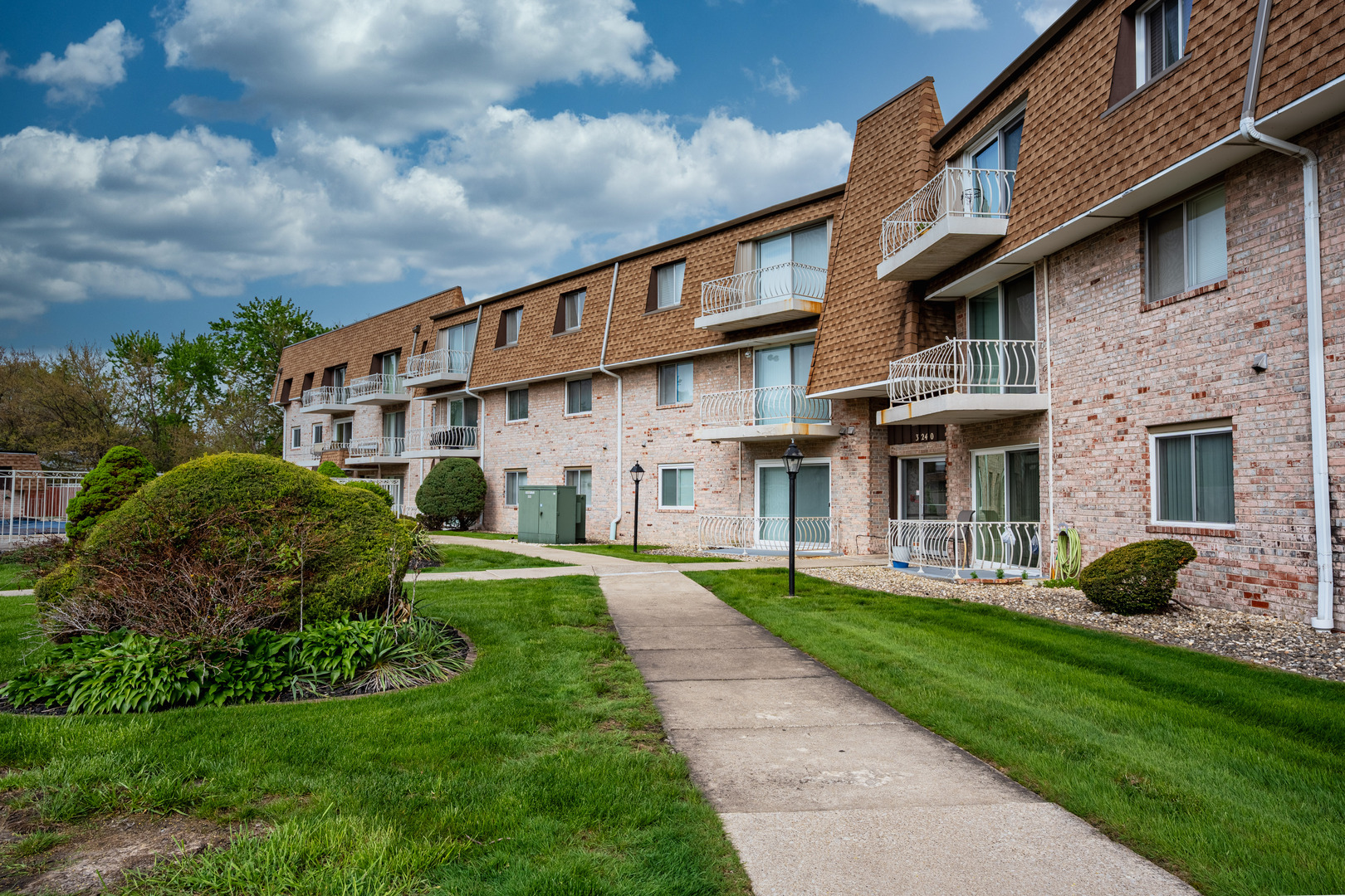 3240 N Manor Drive #216, Lansing, IL 60438