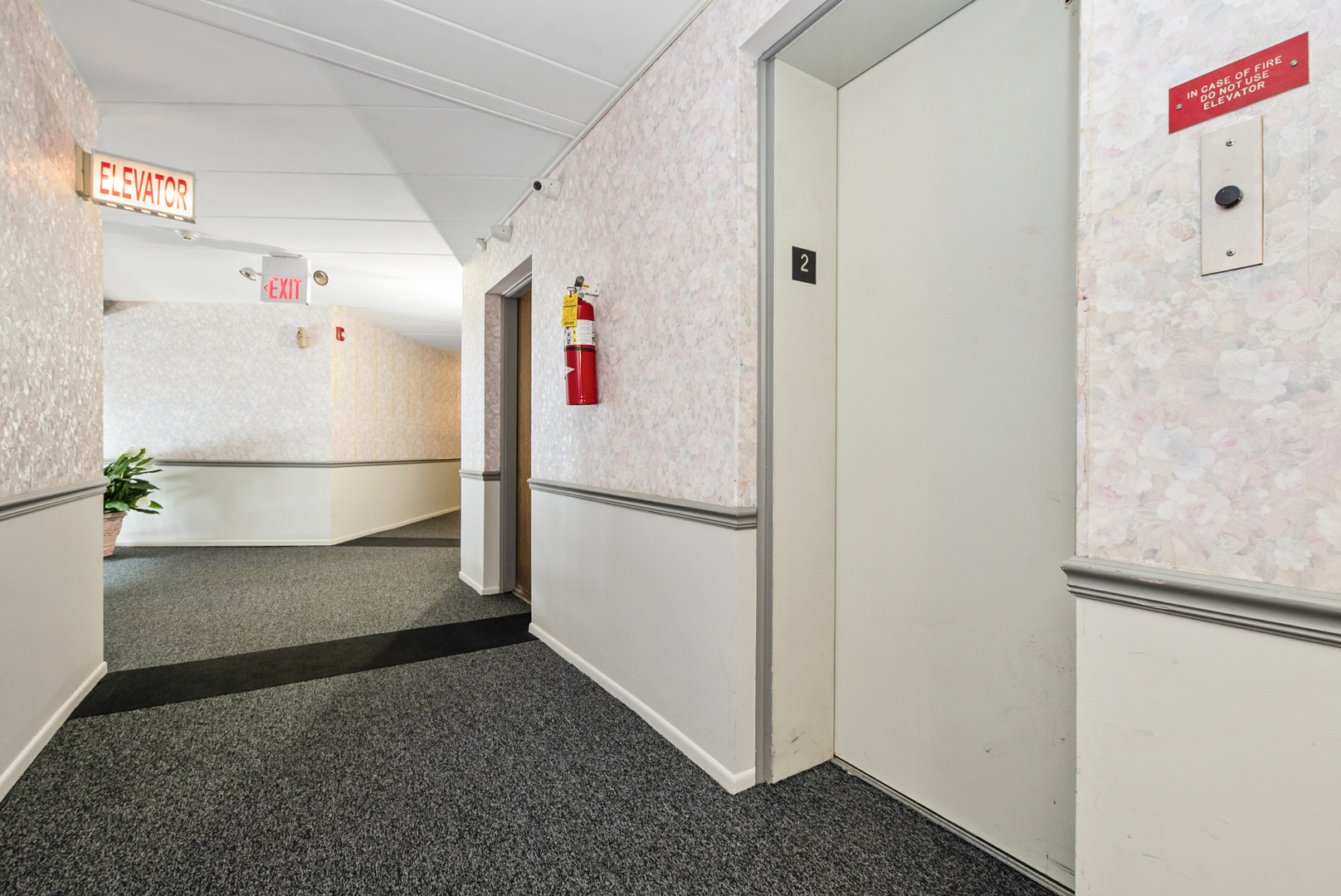 3240 N Manor Drive #216, Lansing, IL 60438