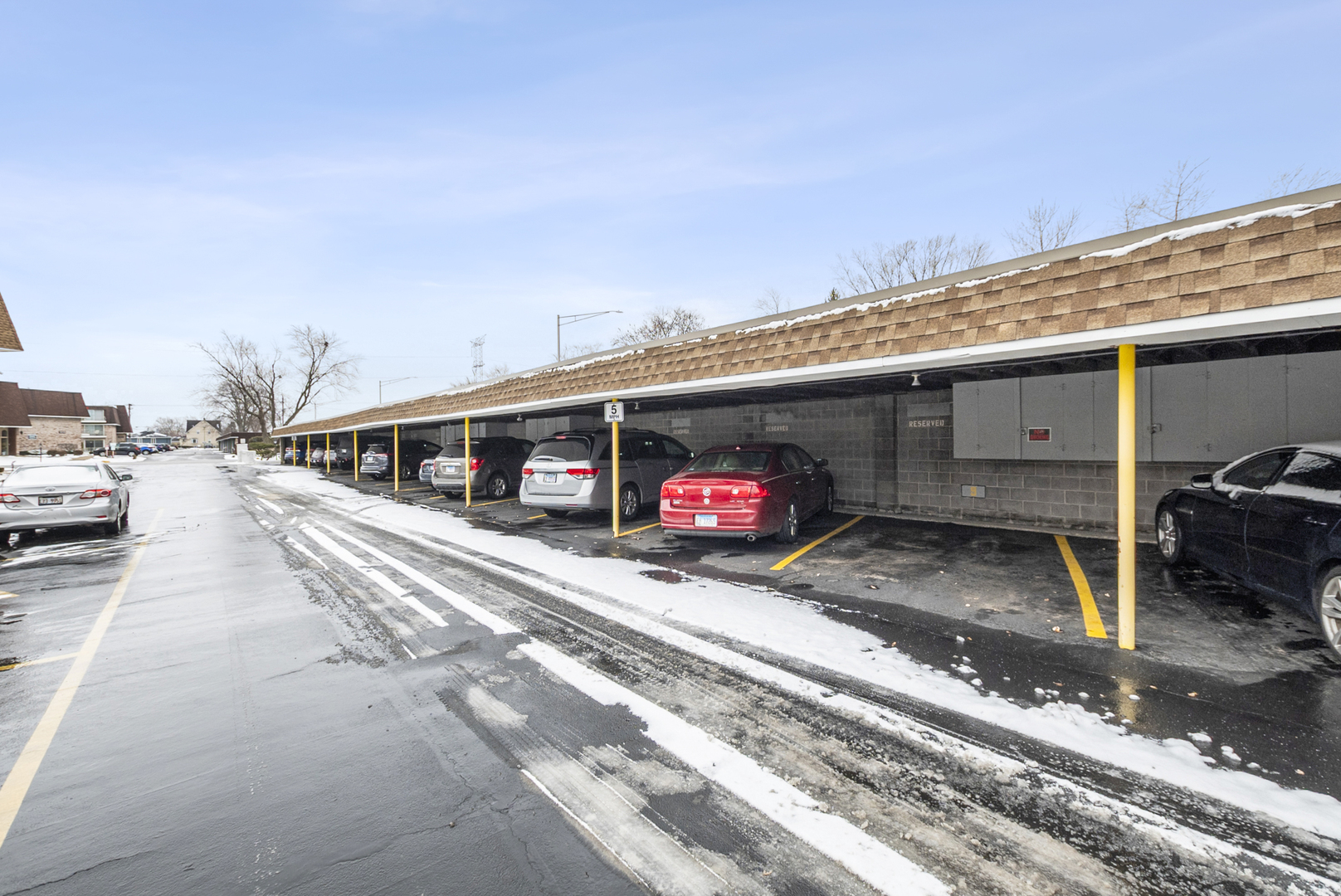 3240 N Manor Drive #216, Lansing, IL 60438