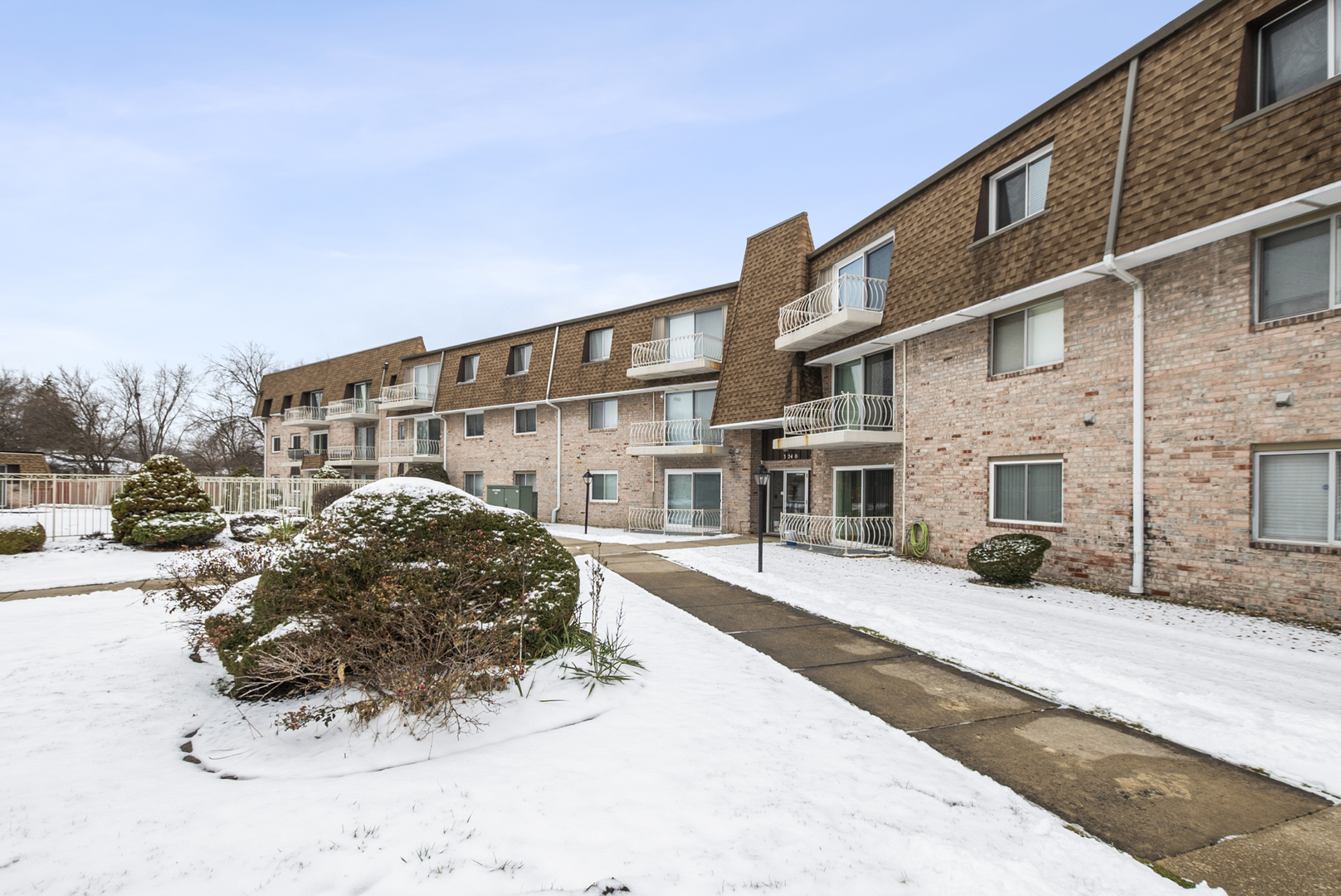 3240 N Manor Drive #216, Lansing, IL 60438