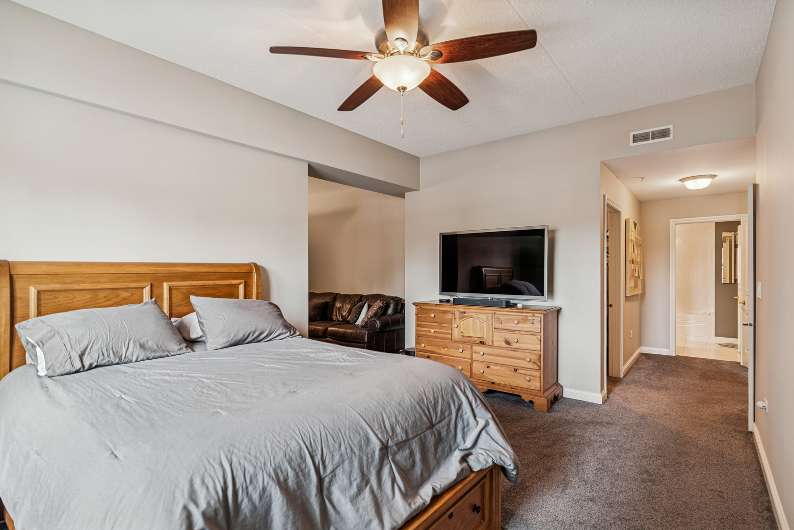 310 E Church Street #101, Libertyville, IL 60048