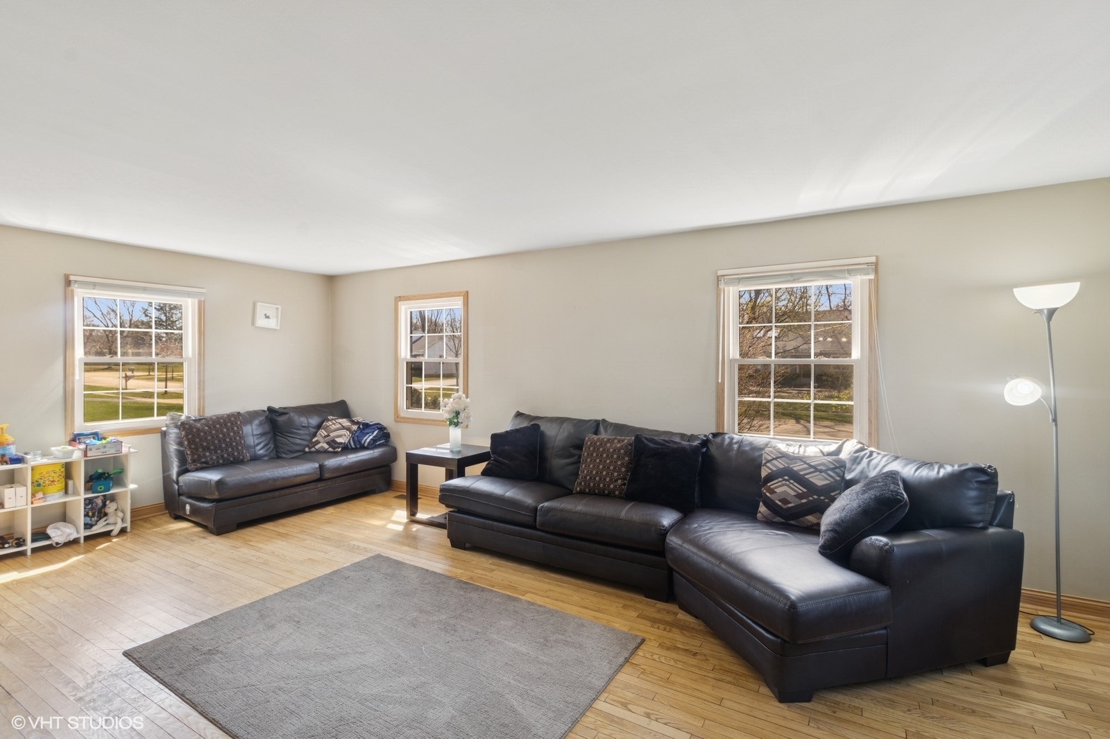 12 Cloverdale Court, Buffalo Grove, IL 60089