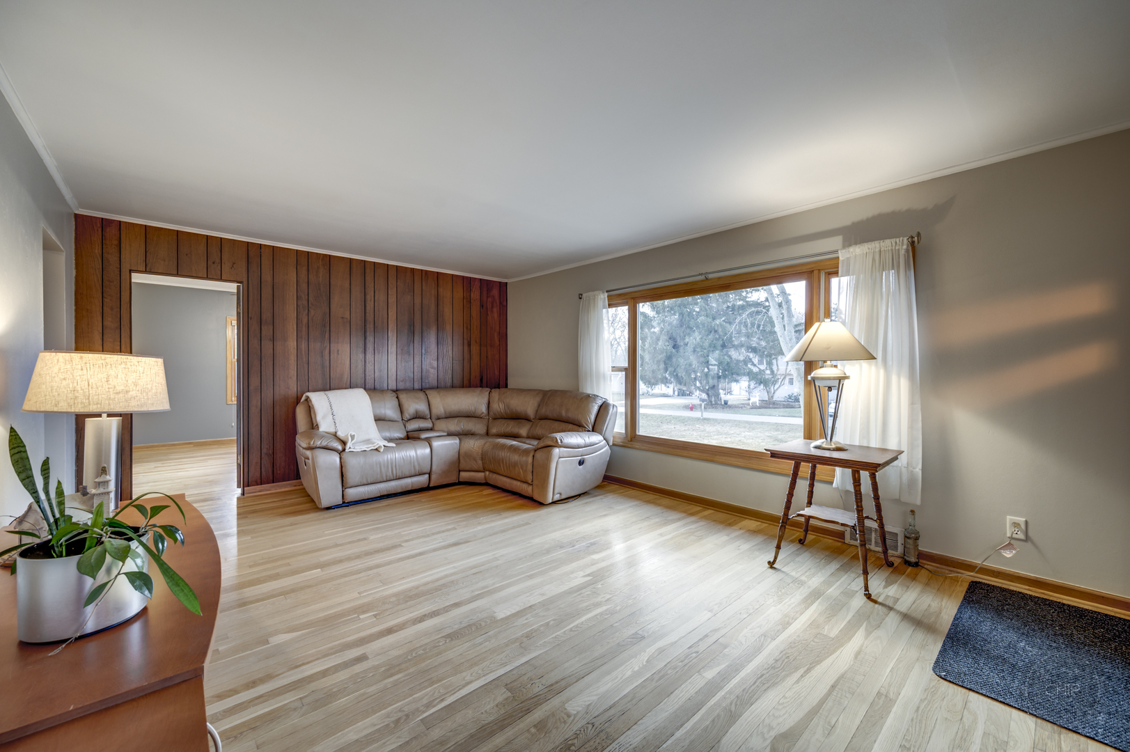 28W544 Forest View Avenue, Warrenville, IL 60555