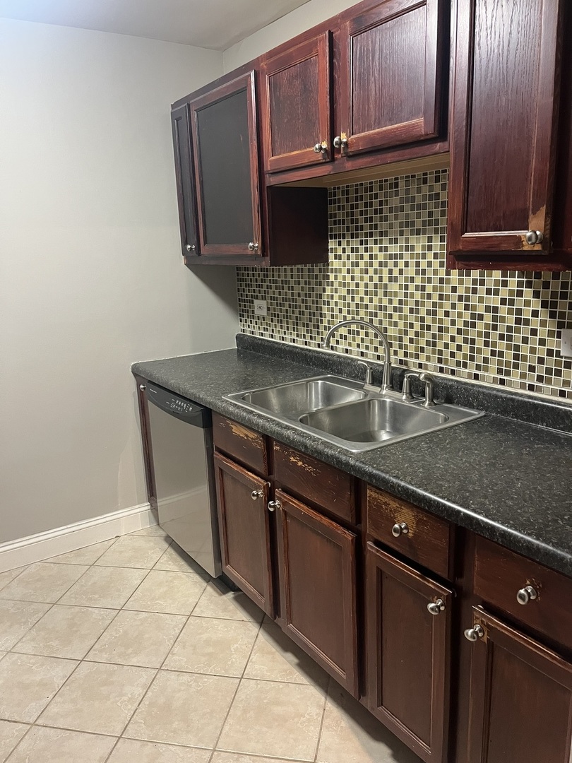 9962 S 84 TH Terrace #301, Palos Hills, IL 60465