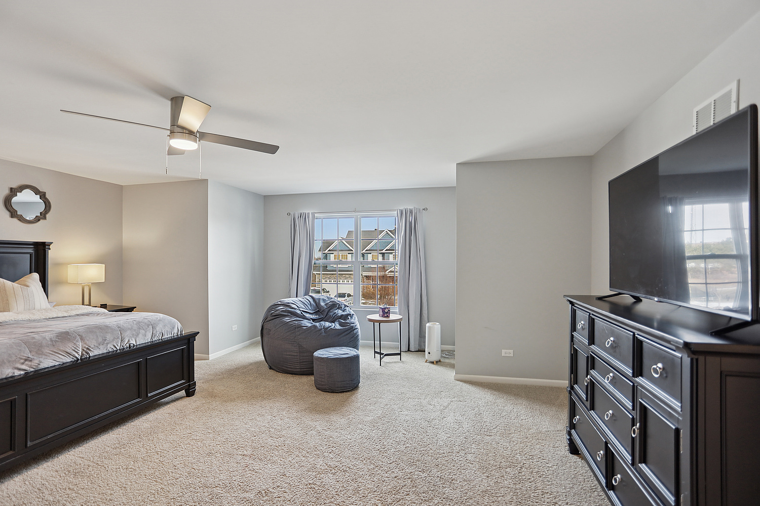 882 N Carly Circle, Yorkville, IL 60560