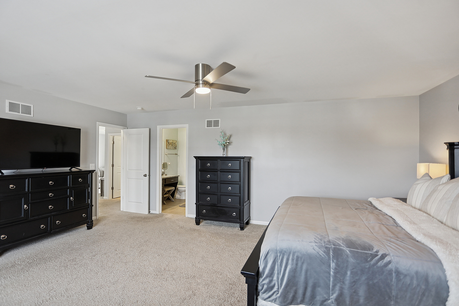 882 N Carly Circle, Yorkville, IL 60560