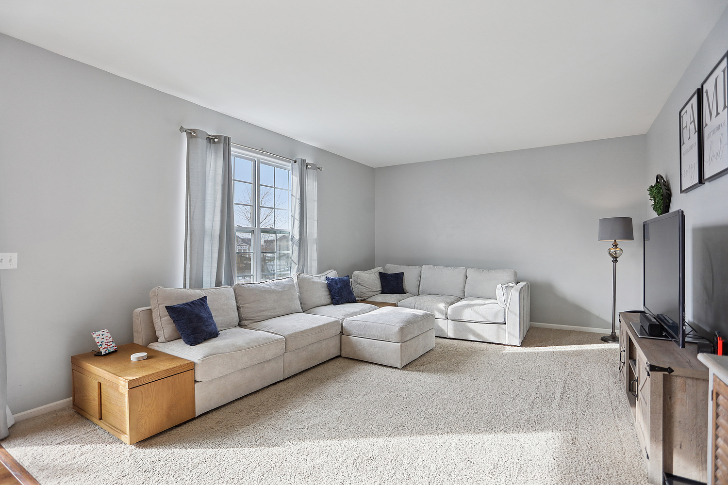 882 N Carly Circle, Yorkville, IL 60560