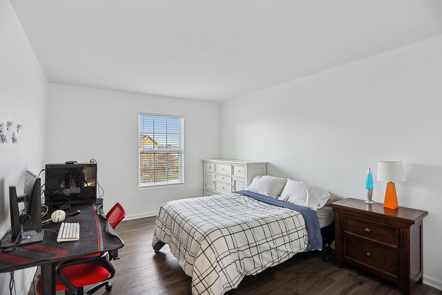 882 N Carly Circle, Yorkville, IL 60560