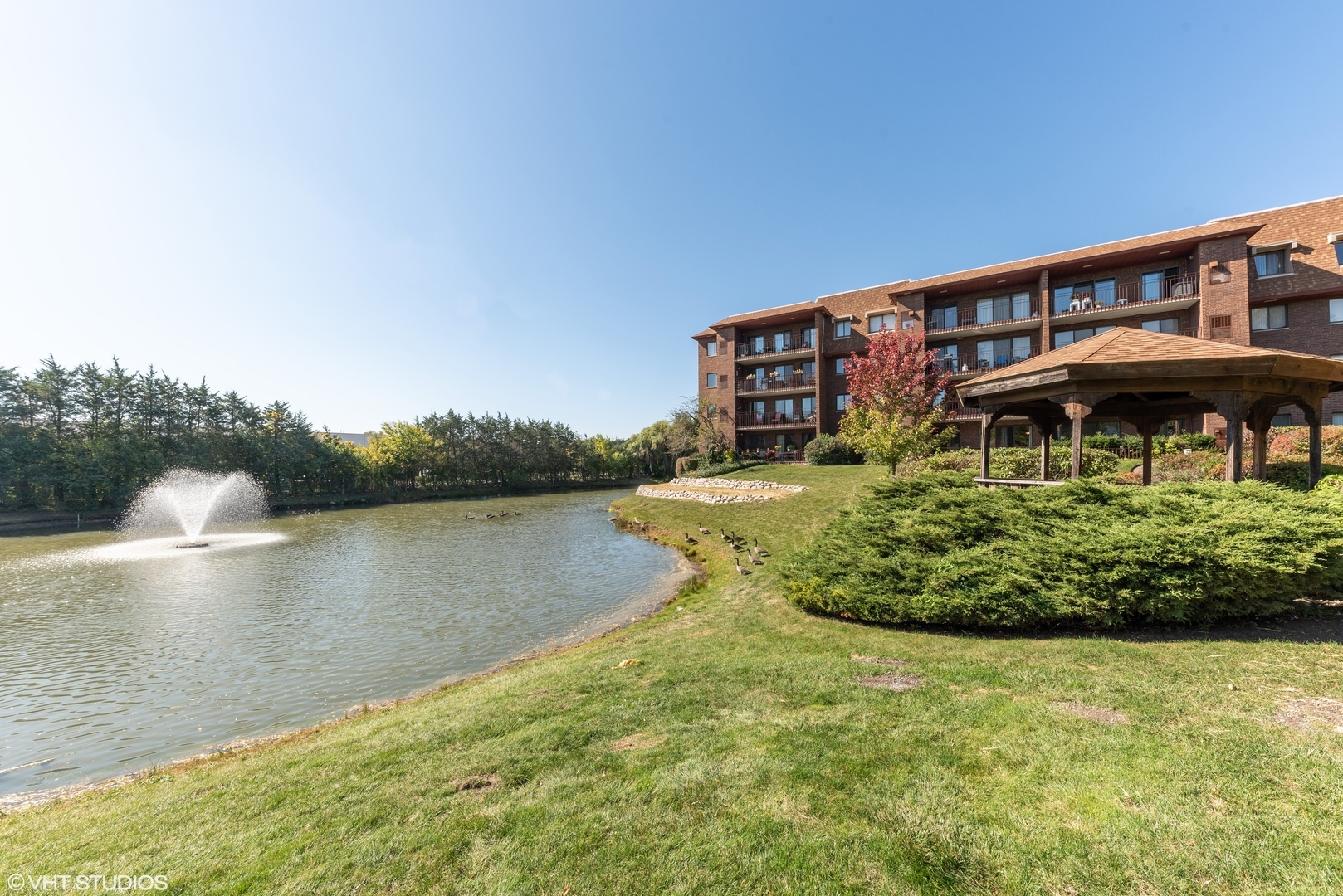 101 Old Oak Drive #305, Buffalo Grove, IL 60089