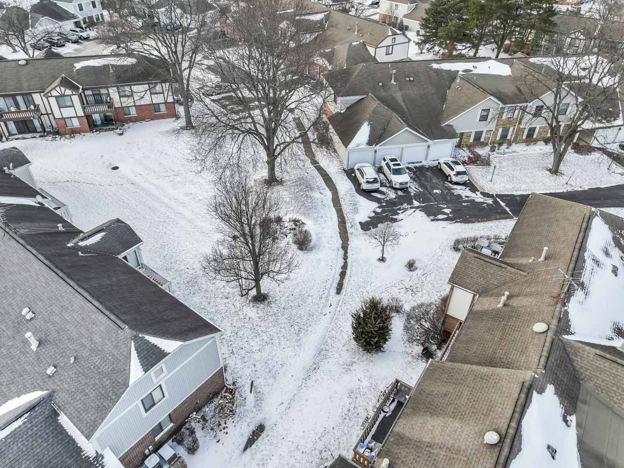 328 Woodbury Court #B1, Schaumburg, IL 60193