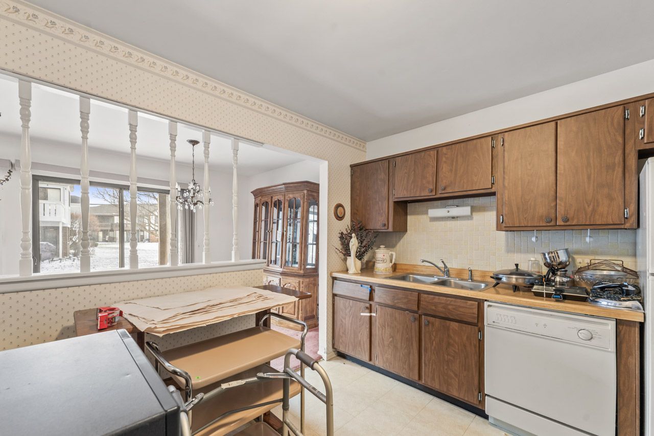 328 Woodbury Court #B1, Schaumburg, IL 60193