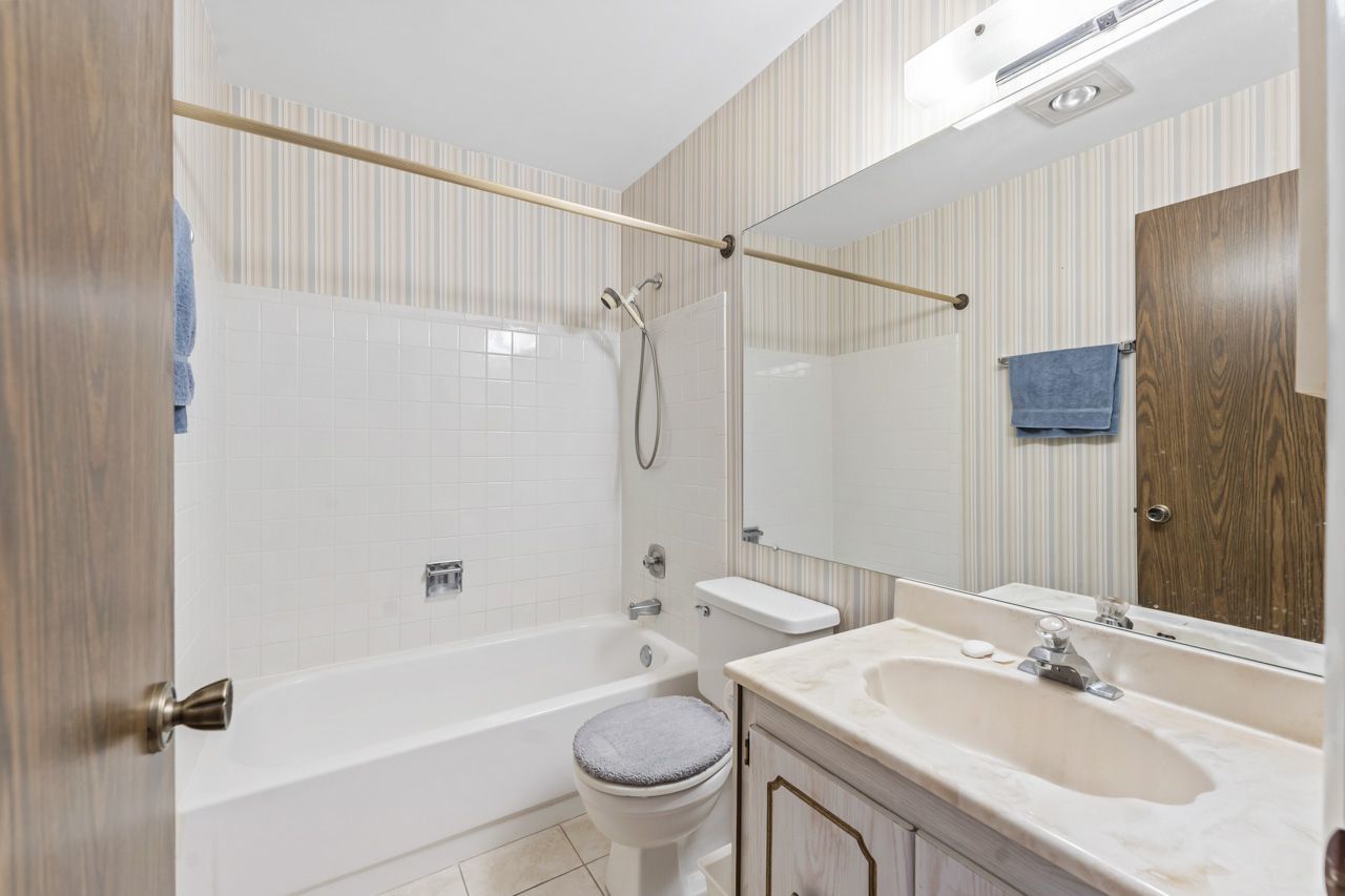 328 Woodbury Court #B1, Schaumburg, IL 60193