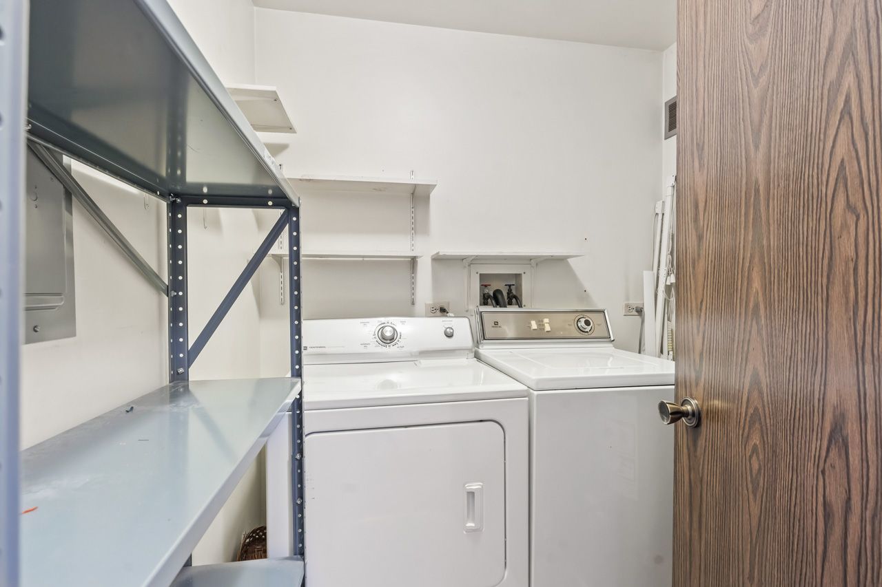 328 Woodbury Court #B1, Schaumburg, IL 60193