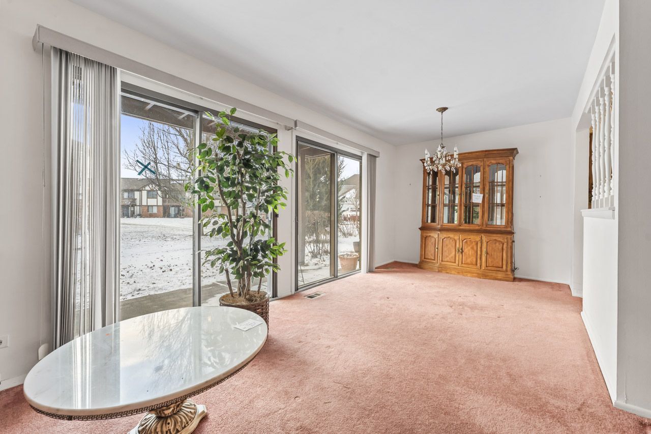 328 Woodbury Court #B1, Schaumburg, IL 60193