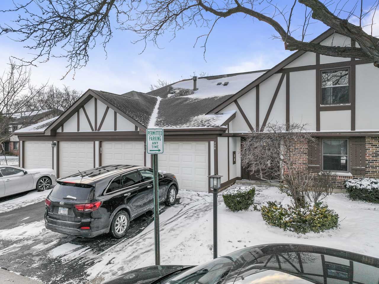 328 Woodbury Court #B1, Schaumburg, IL 60193