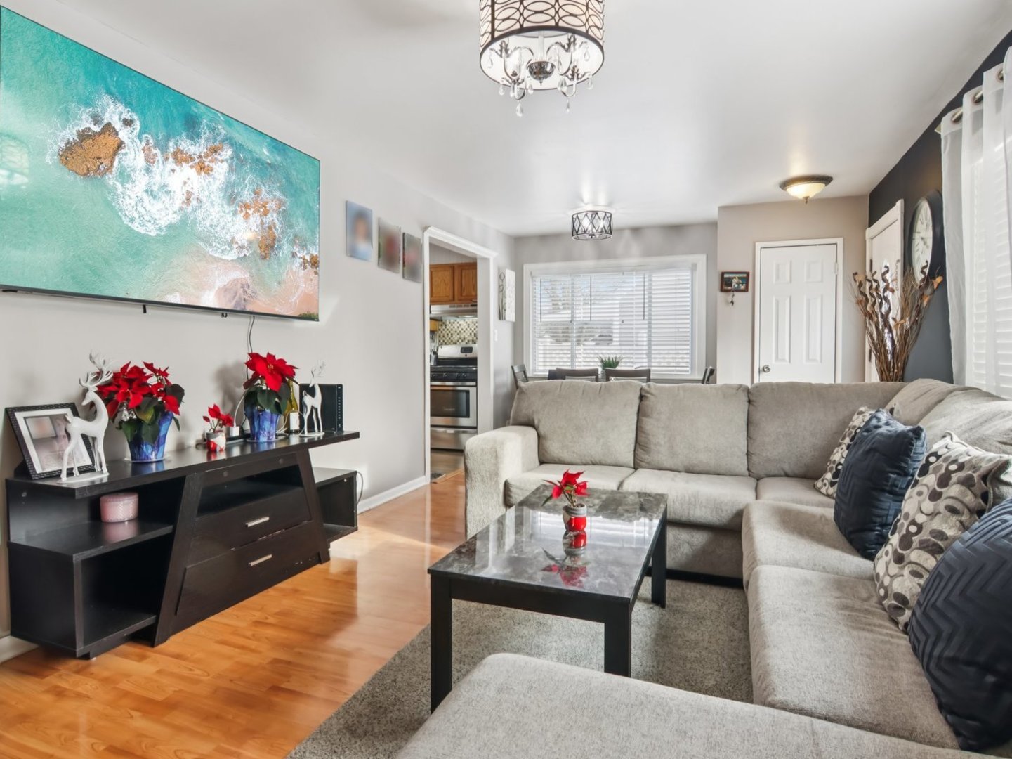 2124 Halsey Drive, Des Plaines, IL 60018