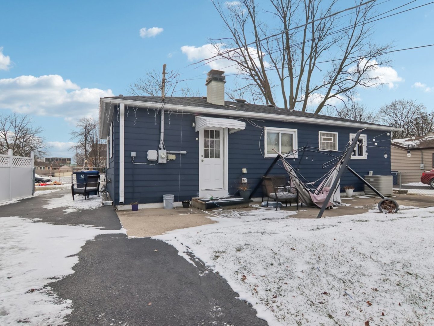 2124 Halsey Drive, Des Plaines, IL 60018