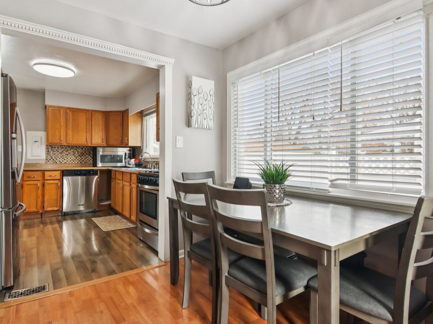 2124 Halsey Drive, Des Plaines, IL 60018