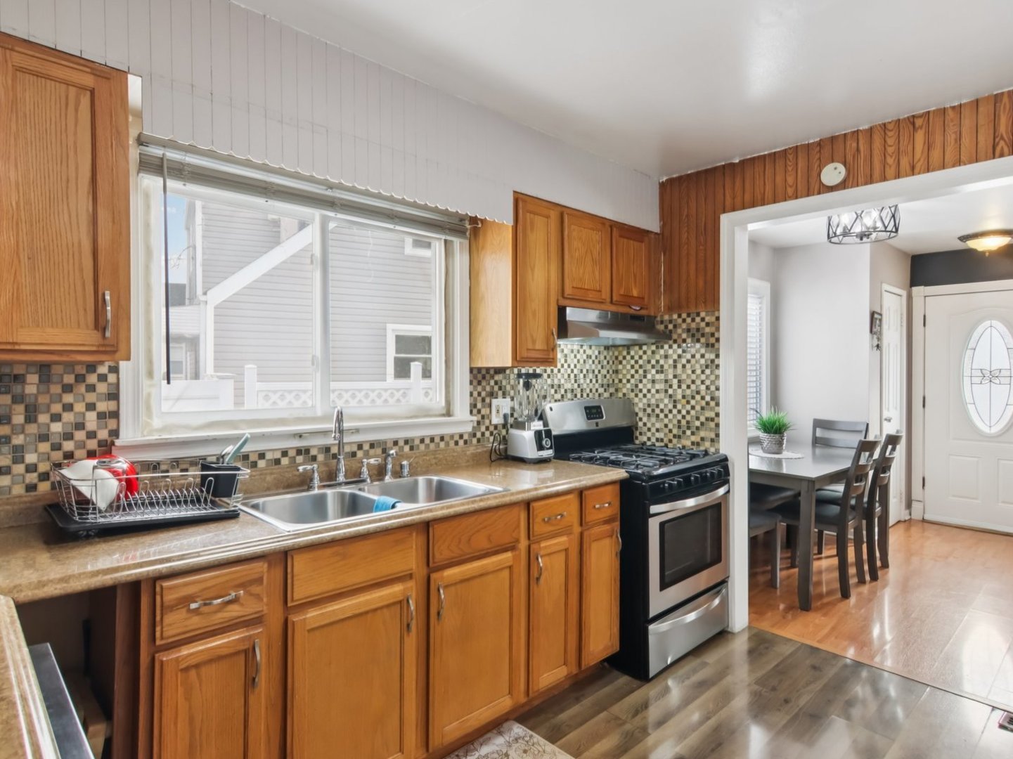 2124 Halsey Drive, Des Plaines, IL 60018