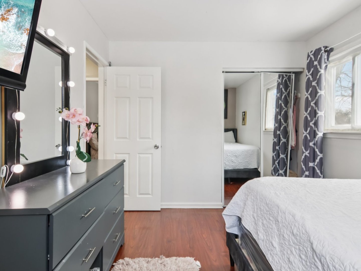 2124 Halsey Drive, Des Plaines, IL 60018