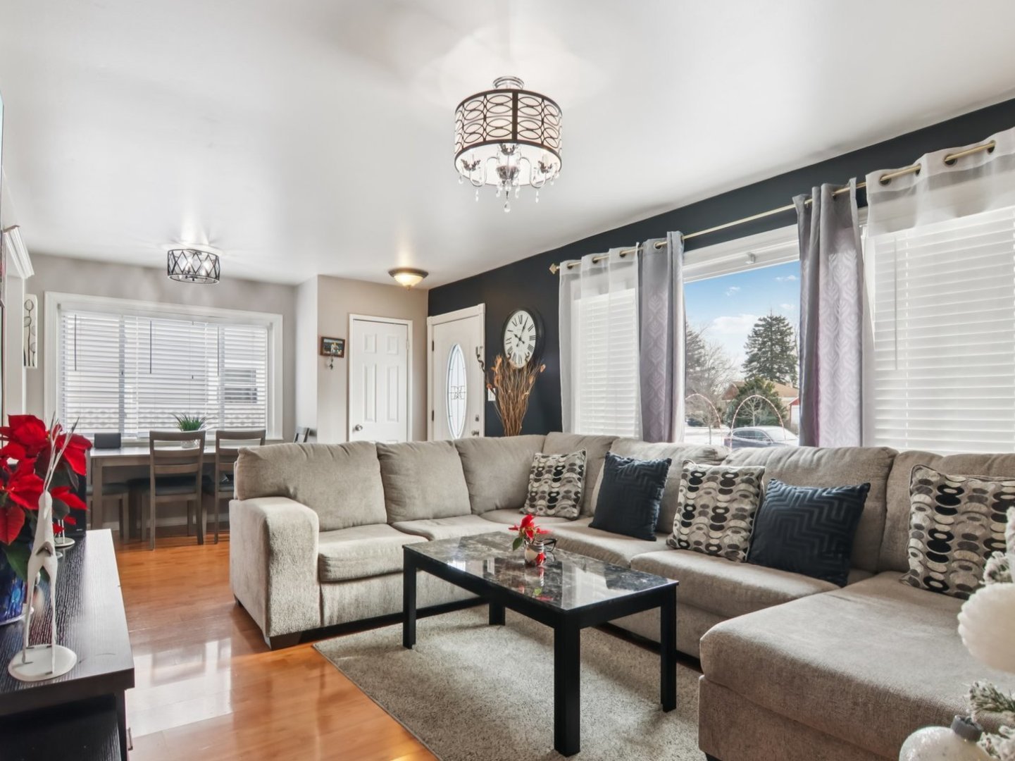 2124 Halsey Drive, Des Plaines, IL 60018