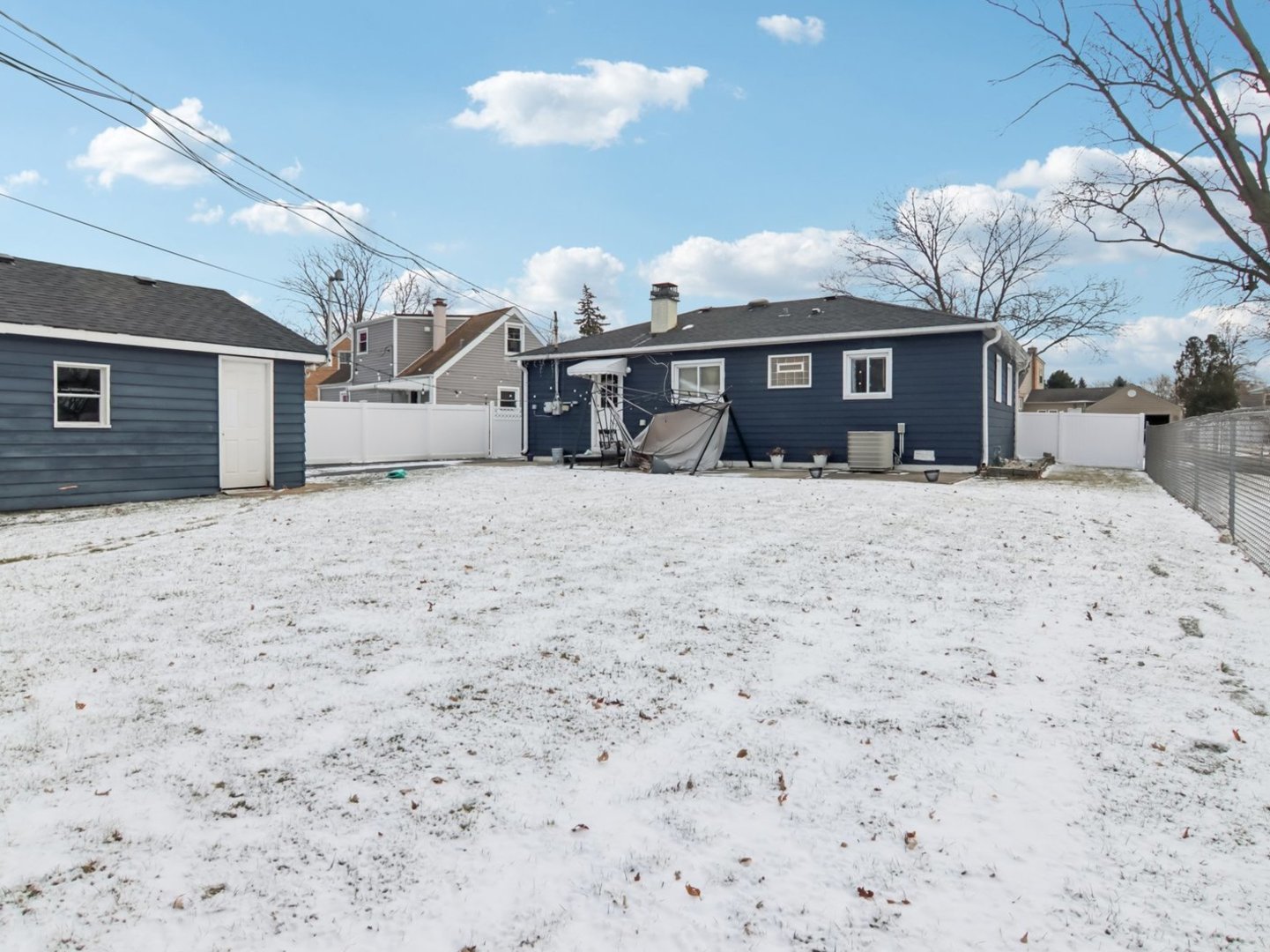 2124 Halsey Drive, Des Plaines, IL 60018