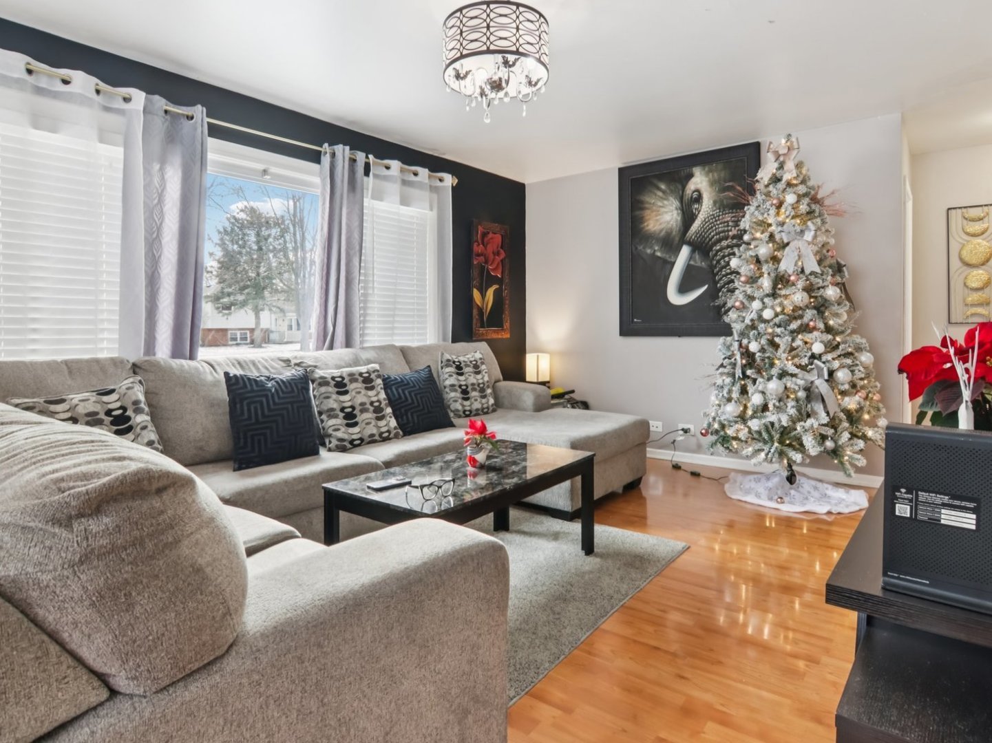 2124 Halsey Drive, Des Plaines, IL 60018